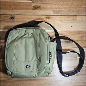 Pacsafe Metrosafe LS200 Anti Thrleft Medium Crossbody Bag Green